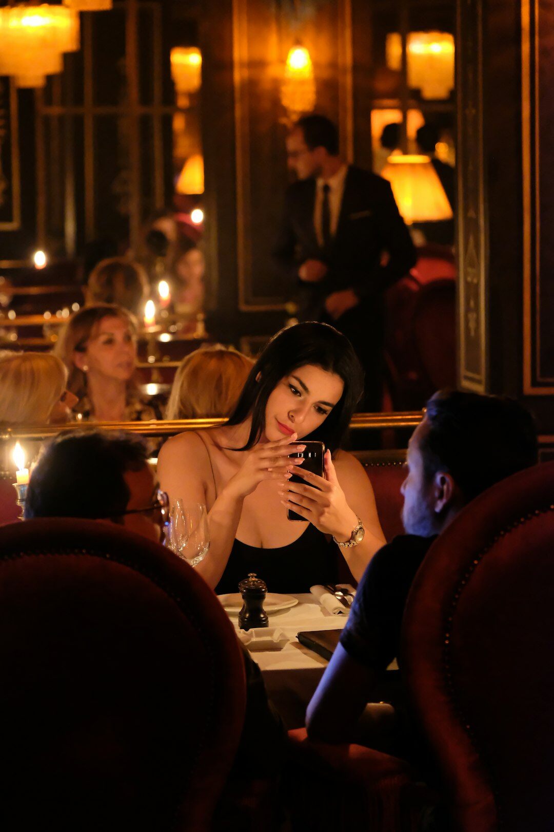 celebrity dining at restaurant